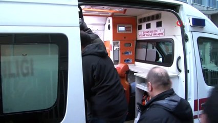 Bileklerini Kesti, Gazetecileri Görünce Bileklerimi Kestiler Diye Bağırdı