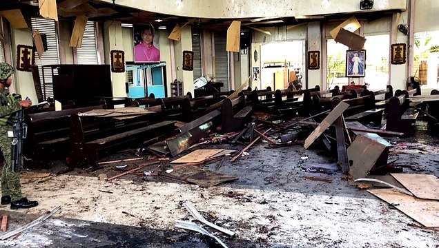 Philippines : au moins 18 morts dans un double attentat contre une église.