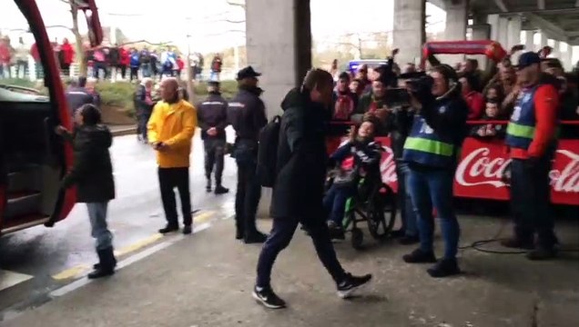 Sporting - Deportivo: Llegada del Sporting a El Molinón