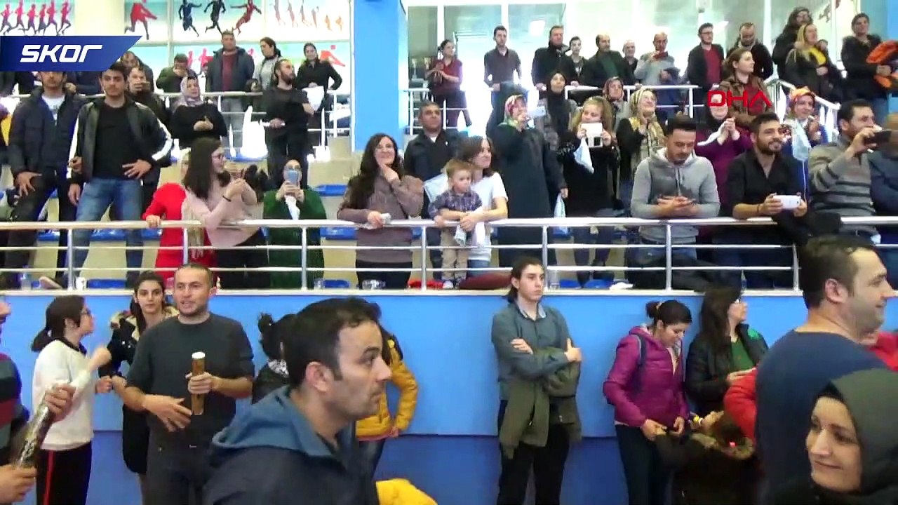Voleybol maçında evlilik teklifi