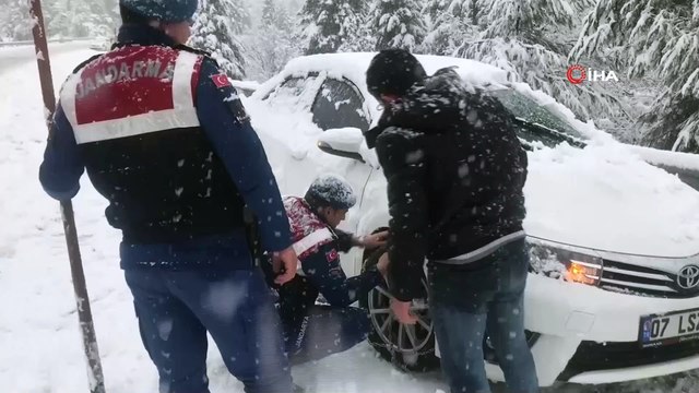 Antalya-Konya karayolunda ulaşım güçlükle sağlanıyor