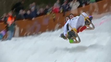 No Comment : Une course de luge insolite en Allemagne