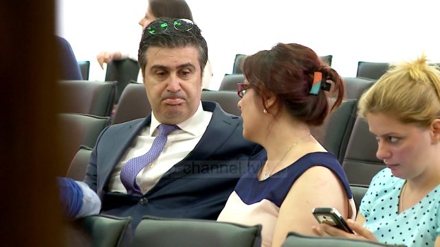 Thanza para gjykatës; Mbyllen hetimet për gjyqtarin e lartë që u shkarkua nga vettingu