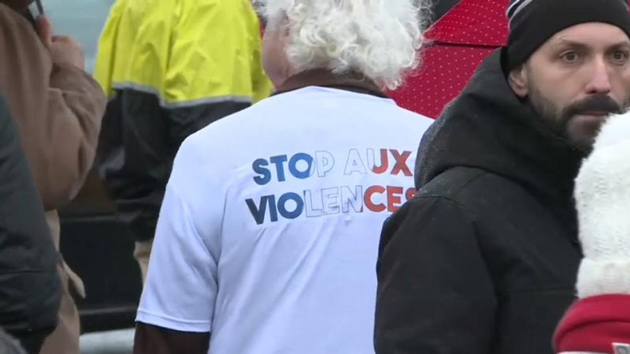 Paris protest at violence of yellow vest movement