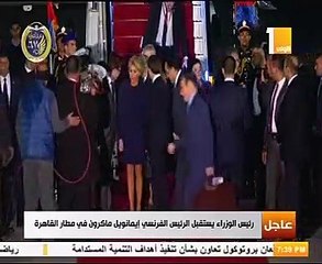 مدبولى يستقبل "ماكرون" في مطار القاهرة قادما من أسوان