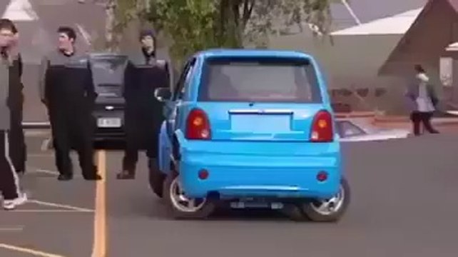 Cette voiture a été créée pour les femme - facile à garer