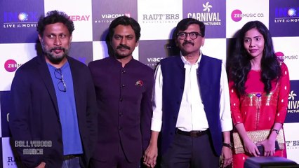'Thackeray' Movie Screening ला पुन्हा वाद | नाराज अभिजित पानसे अचानक थिएटरमधून बाहेर पडले