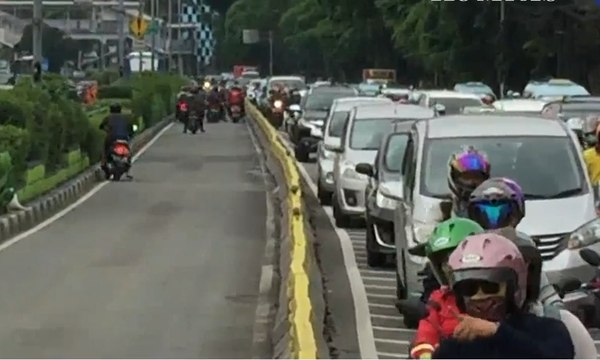 Terobos Jalur Transjakarta, Puluhan Pengendara Sepeda Motor Ditilang