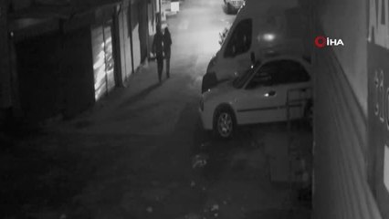 Sokak Ortasında Yere Yatırdığı Kadını Böyle Gasp Etti