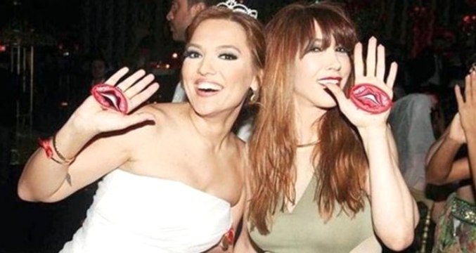 Demet Akalın, Hande Yener'in Nikah Şahidi Olabilir!
