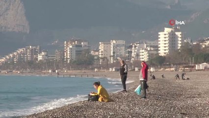 Felaketin Ardından Güneşi Görenler Denize Koştu