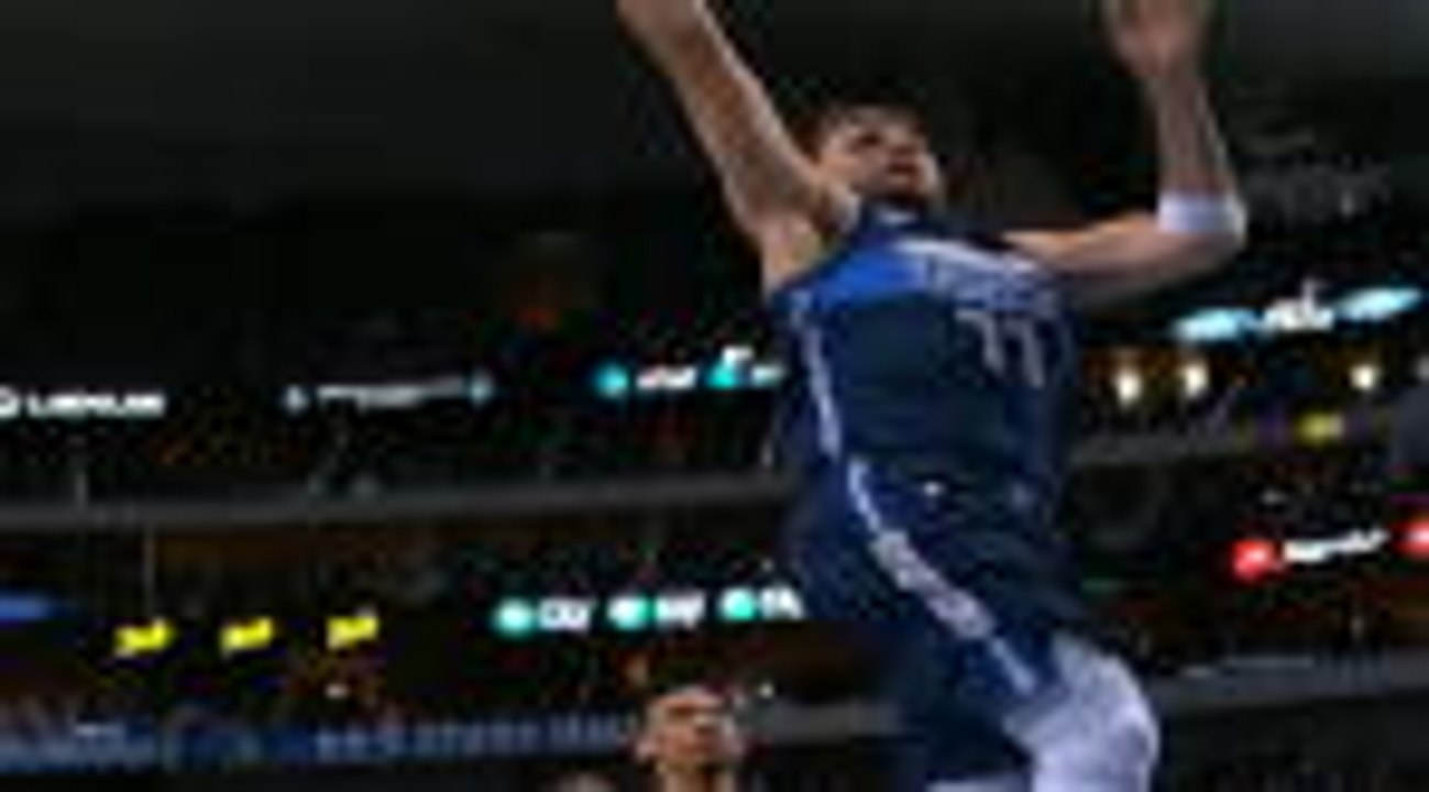 Doncic nails one-handed slam against Raptors