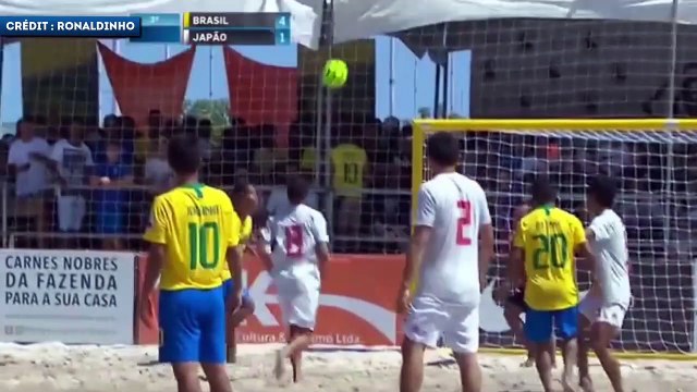 Quand Ronaldinho s’éclate au beach-soccer