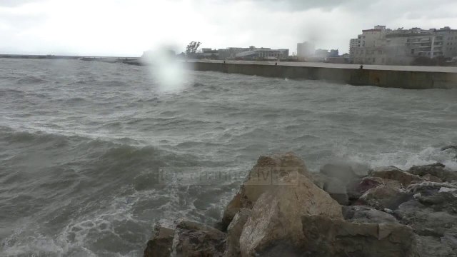 Pa Koment - Trageti Vlorë-Brindisi anulon udhëtimin, shkak moti i keq