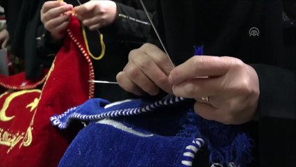 Suriyeli kadınlar yetimlerine dokumacılıkla bakıyor - İDLİB