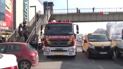 Üst Geçitteki Asansörde Mahsur Kalan Küçük Çocukları İtfaiye Kurtardı