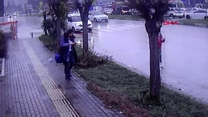 Bursa Yaya Geçidinde Otomobil Çarpan Yaşlı Adam Hayata Tutunamadı