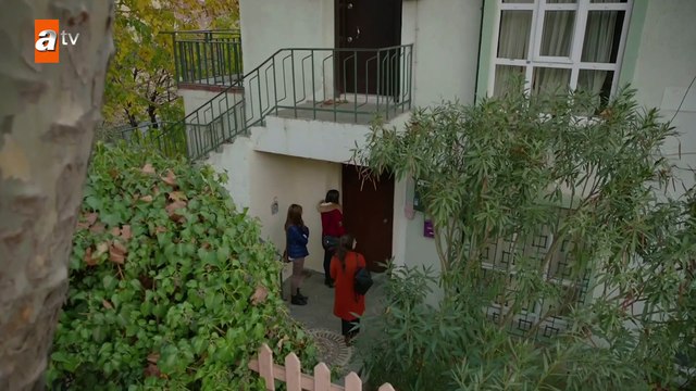 Eylül’ün yokluğu, kızları şüphelendiriyor! - Kırgın Çiçekler 104.Bölüm