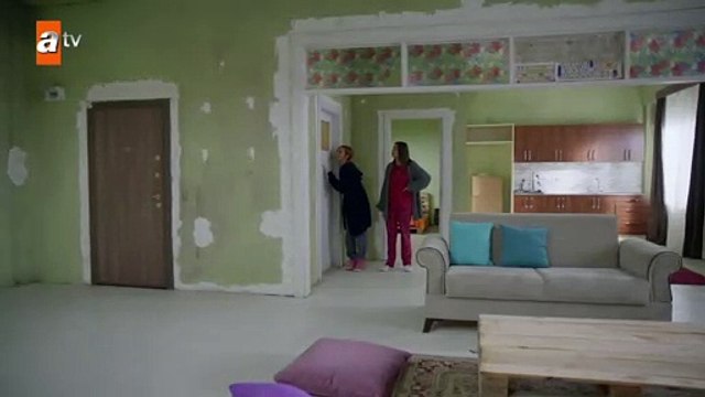 Kızların tuvaletini işgal eden Mert! - Kırgın Çiçekler 104.Bölüm