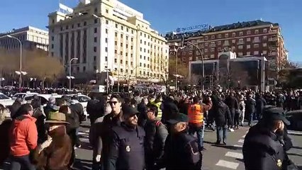 Cortes en Castellana, Colón y Génova por la huelga de Taxistas