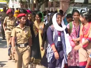 5 கி.மீ. பேரணி நடத்திய கல்லூரி மாணவிகள்..வீடியோ