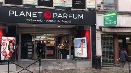 Uccle: le Planet Parfum situé rue Xavier de Bue cambriolé ce dimance par une bande itinérante que s’apprêtai à emporter des dizaines de milliers d’euros de parfum (vidéo Germani)