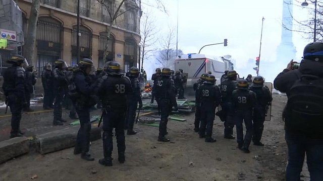 У желтых жилетов появился лидер-мученик