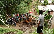 Auto cae a un barranco al norte de Guayaquil