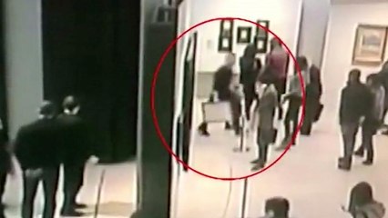 Kunstdiebstahl in Moskau: Dieb nimmt Bild einfach von der Wand