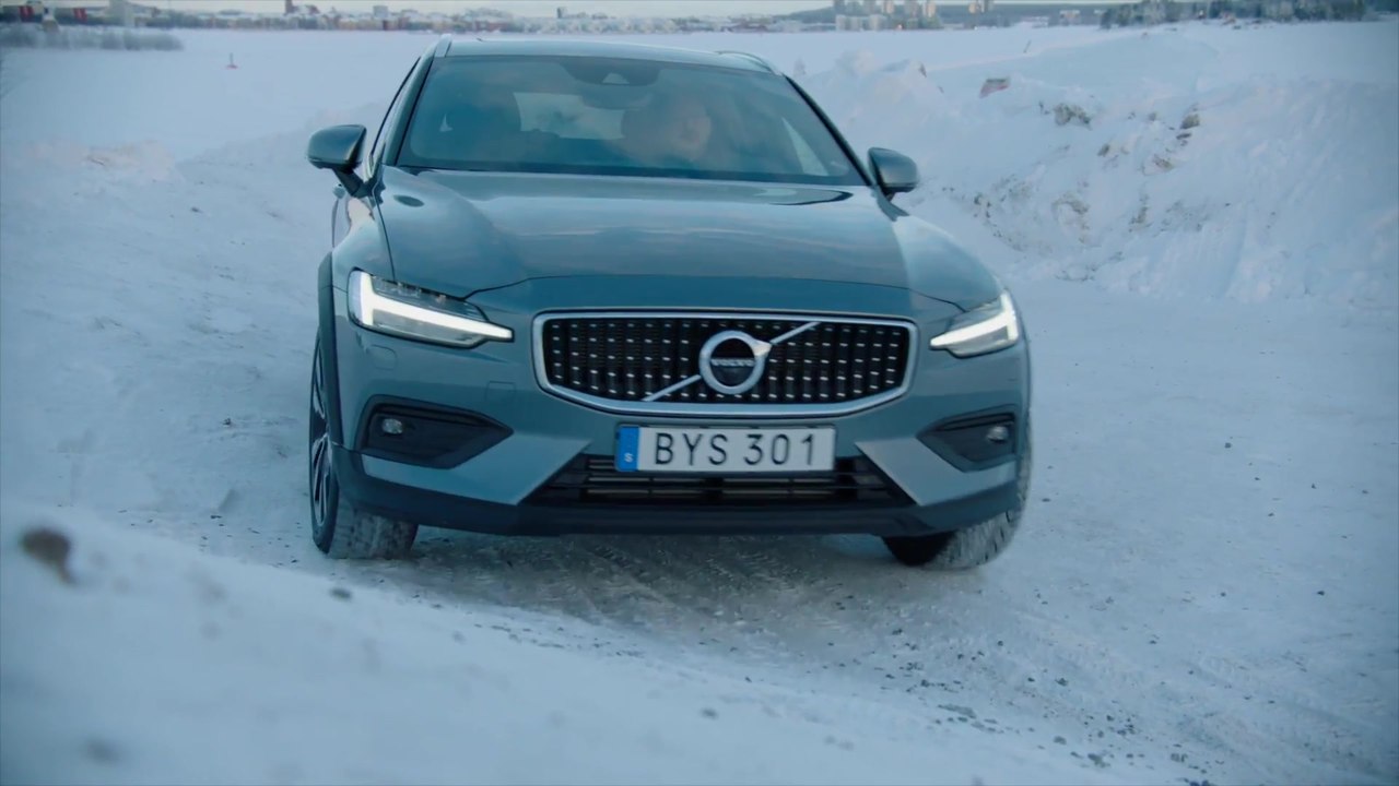 Volvo V60 Cross Country - Obstacle Course