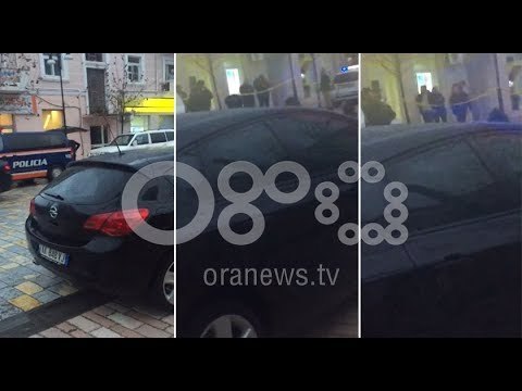 Ora News- Grabitësi i maskuar i veshur me rroba ushtarake grabit filialin e një banke në Tepelenë