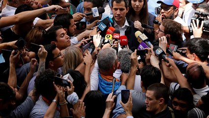Μαδούρο και Γκουαϊδό «διαγκωνίζονται» για τον στρατό
