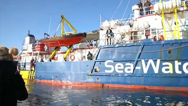 Sea Watch3: ancora bloccata a largo di Siracusa