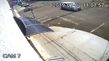 Vídeo: câmera flagra acidente de trânsito no Centro