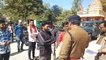 Villagers arguing with police in front of Khujner police station
