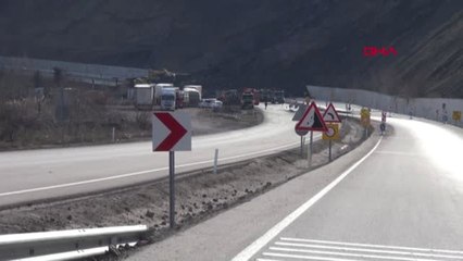 Tokat Ta Heyelan Nedeniyle Karayolu Kapandı