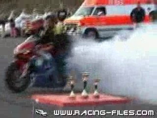 Yamaha YZF R1 with 2 F1 wheels - Burnout