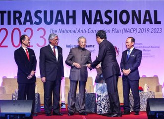 Dr M launches plan to make country corruption-free in 5 years