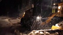 Gürpınar'da karla mücadele çalışması - VAN