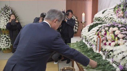 문 대통령, 김복동 할머니 조문..."역사 바로세우기 잊지 않을 것" / YTN