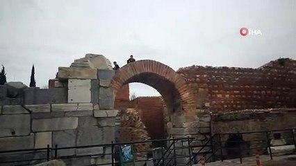 Çocukların tehlikeli oyunu kamerada