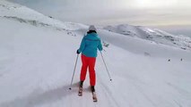 Des skieurs regardent des missiles du Dôme de fer depuis le plateau du Golan