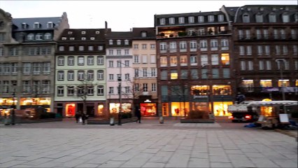 Démontage du grand sapin de la place Kléber à Strasbourg