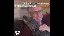 Cet Américain dit être sorti de sa dépression grâce à son... alligator