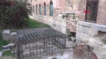 Bursa Kafese Alınan Tarihi Mozaik Çöpten Görünmüyor