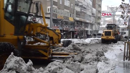 Hakkari'de 75 Köy ve 111 Mezra Yolu Kardan Kapandı