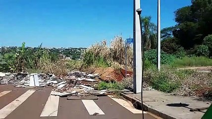 Descarte de lixo no Bairro Universitário motiva reclamação