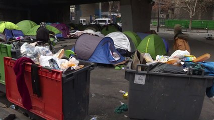 Polícia evacua acampamento de migrantes em Paris