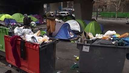 Polícia evacua acampamento de migrantes em Paris