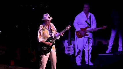 Turnéra indul Carlos Santana